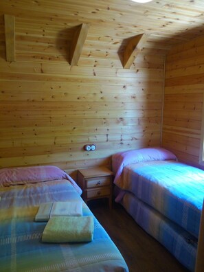 Bangalô, 2 quartos (4 people) | Cofres nos quartos, berços grátis, Wi-Fi de cortesia