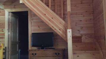 TV màn hình phẳng, bàn bóng bàn