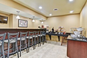Free daily self-serve breakfast - Cobblestone Inn & Suites - Ambridge (Ambridge)