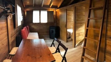 Bungalow, 2 Schlafzimmer | Wohnzimmer | Fernseher