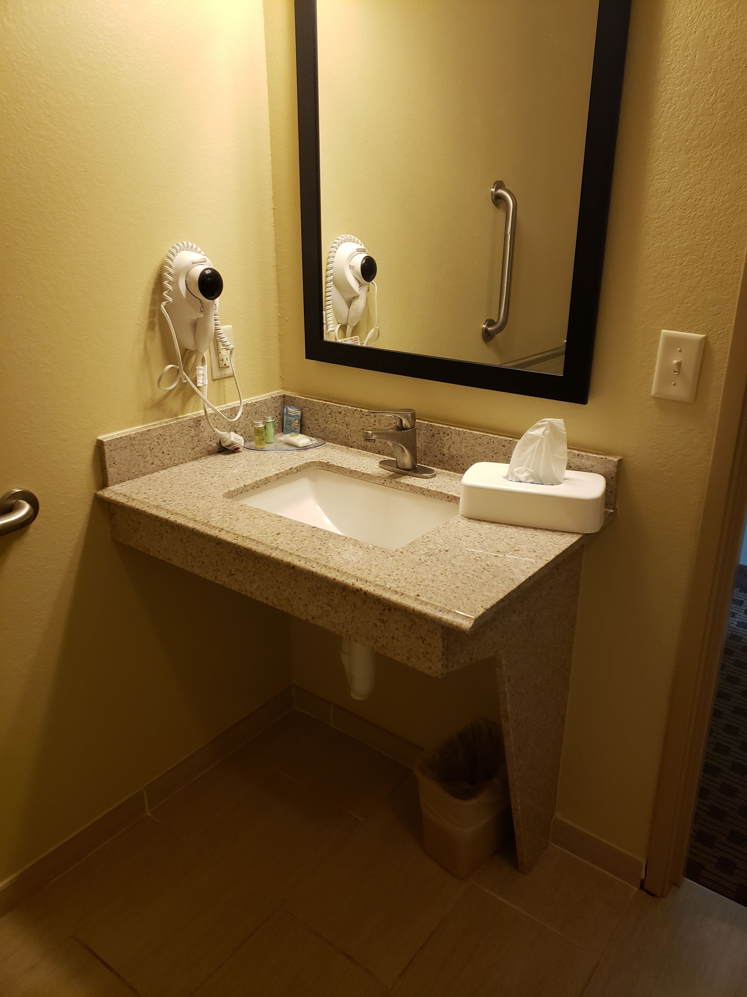 room, 1 king bed, accessible benched tub, non smoking | bathroom | free toiletries, hair dryer, towels, soap