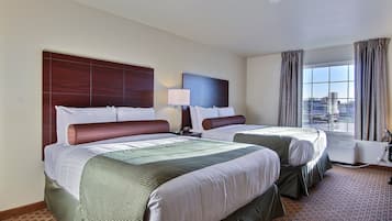 Kamar, 2 Tempat Tidur Queen, Bebas Asap Rokok (2 Queen Beds) | Seprai premium, selimut bulu angsa, dan bantalan ekstra lembut