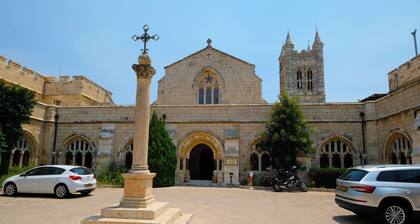 St. George’s Cathedral Pilgrim Guesthouse – Jerusalem
