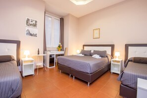 Basic Quadruple Room | In-room safe, desk, free WiFi, bed sheets - Azzurra Guest House (Rome)