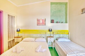 Free cots/infant beds, free WiFi - Boutique Florence (Syros)