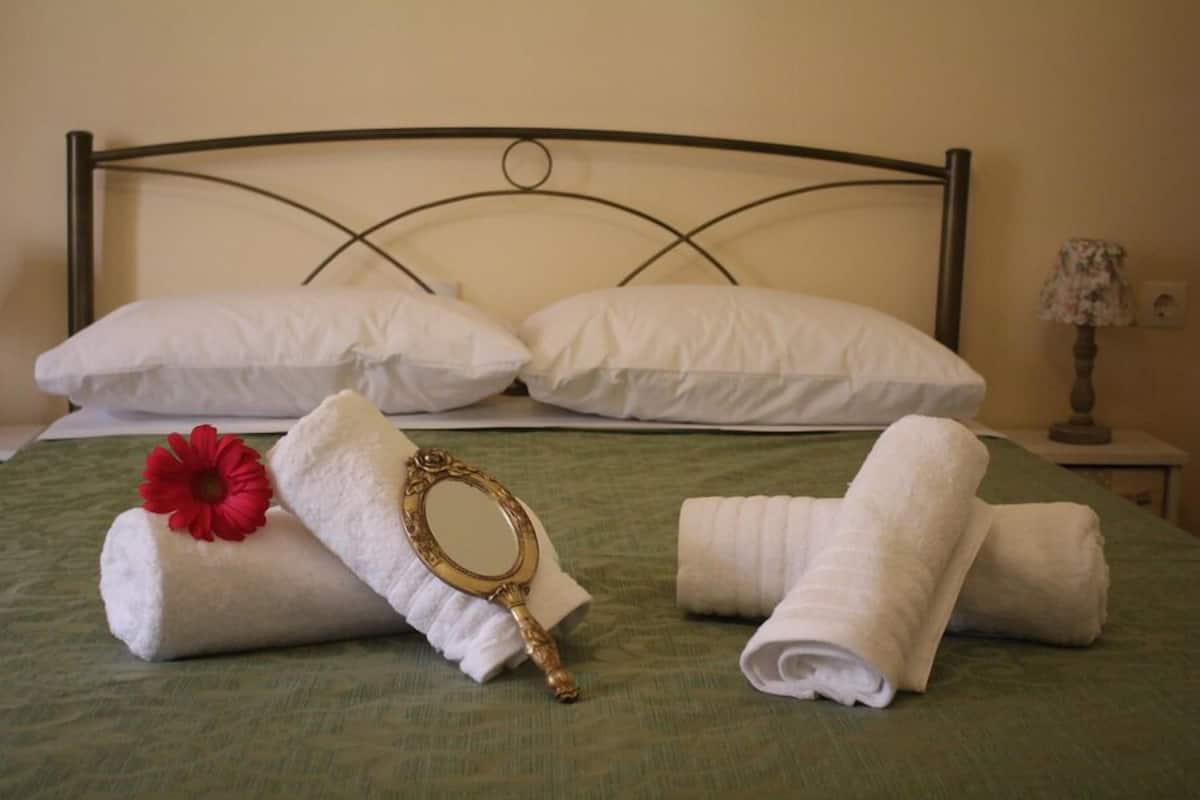 Free cots/infant beds, free WiFi