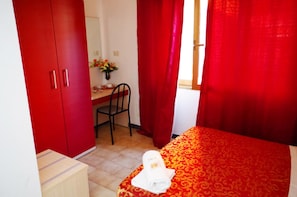 In-room safe, desk, laptop workspace, iron/ironing board - Hotel Centrale (Milan)