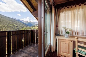 Premium bedding, down duvets, in-room safe, desk - Hotel Miravalle (Valdidentro)