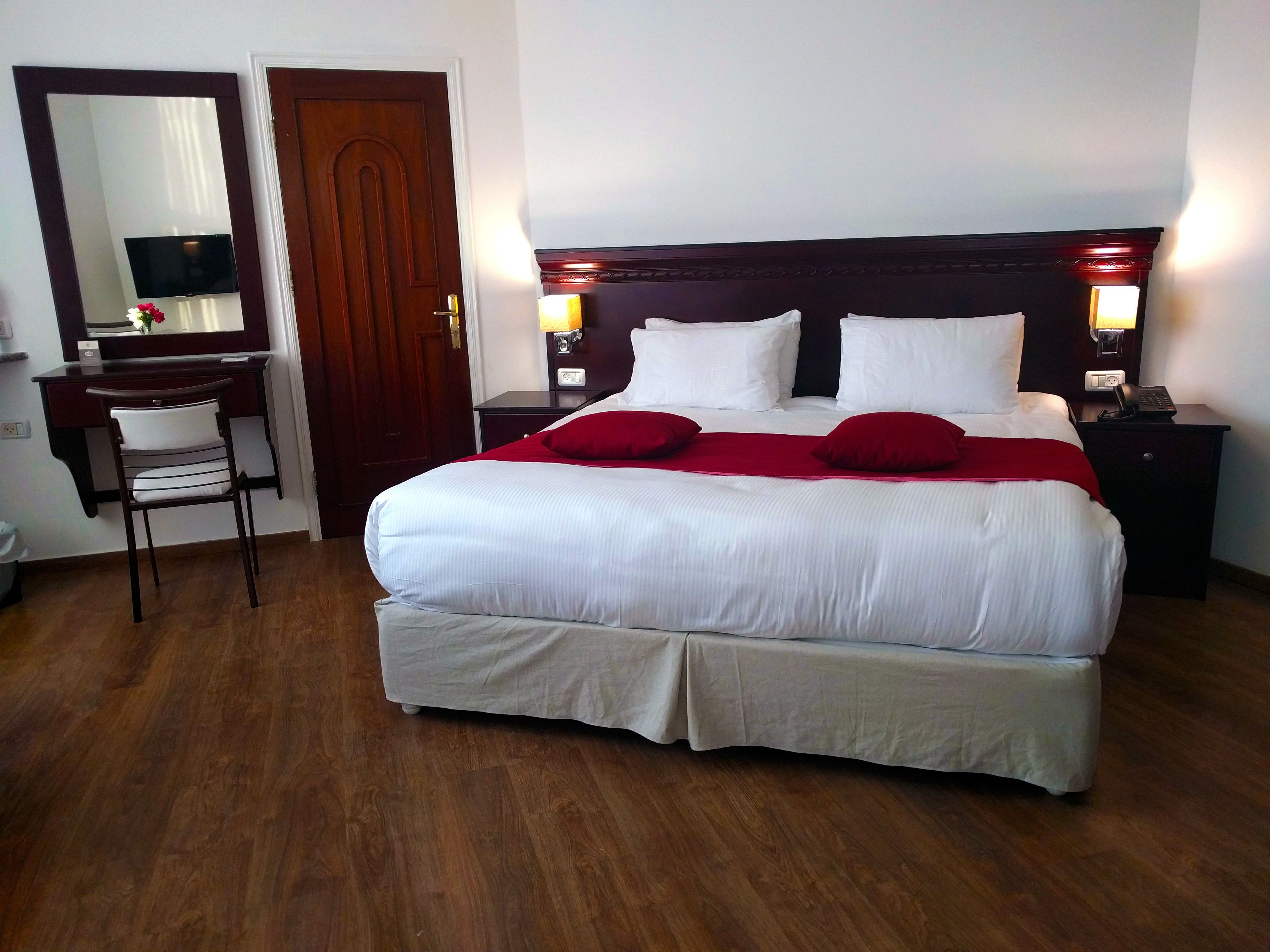 Habitación Deluxe doble | Minibar, caja fuerte, escritorio y sistema de insonorización