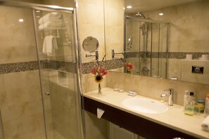 Superior Double Room, 1 King Bed | Minibar, in-room safe, desk, soundproofing - City Inn Palace Hotel (Ramallah)