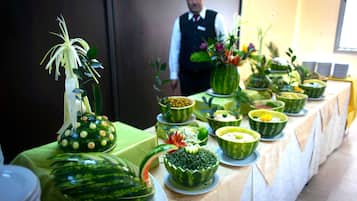 Breakfast, lunch, dinner served; Mediterranean cuisine