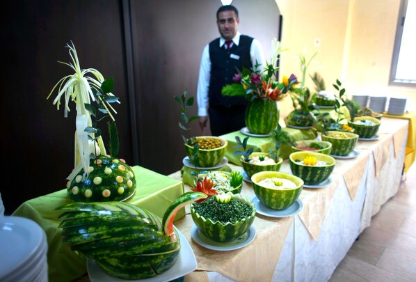 供應早餐、午餐和晚餐,地中海料理