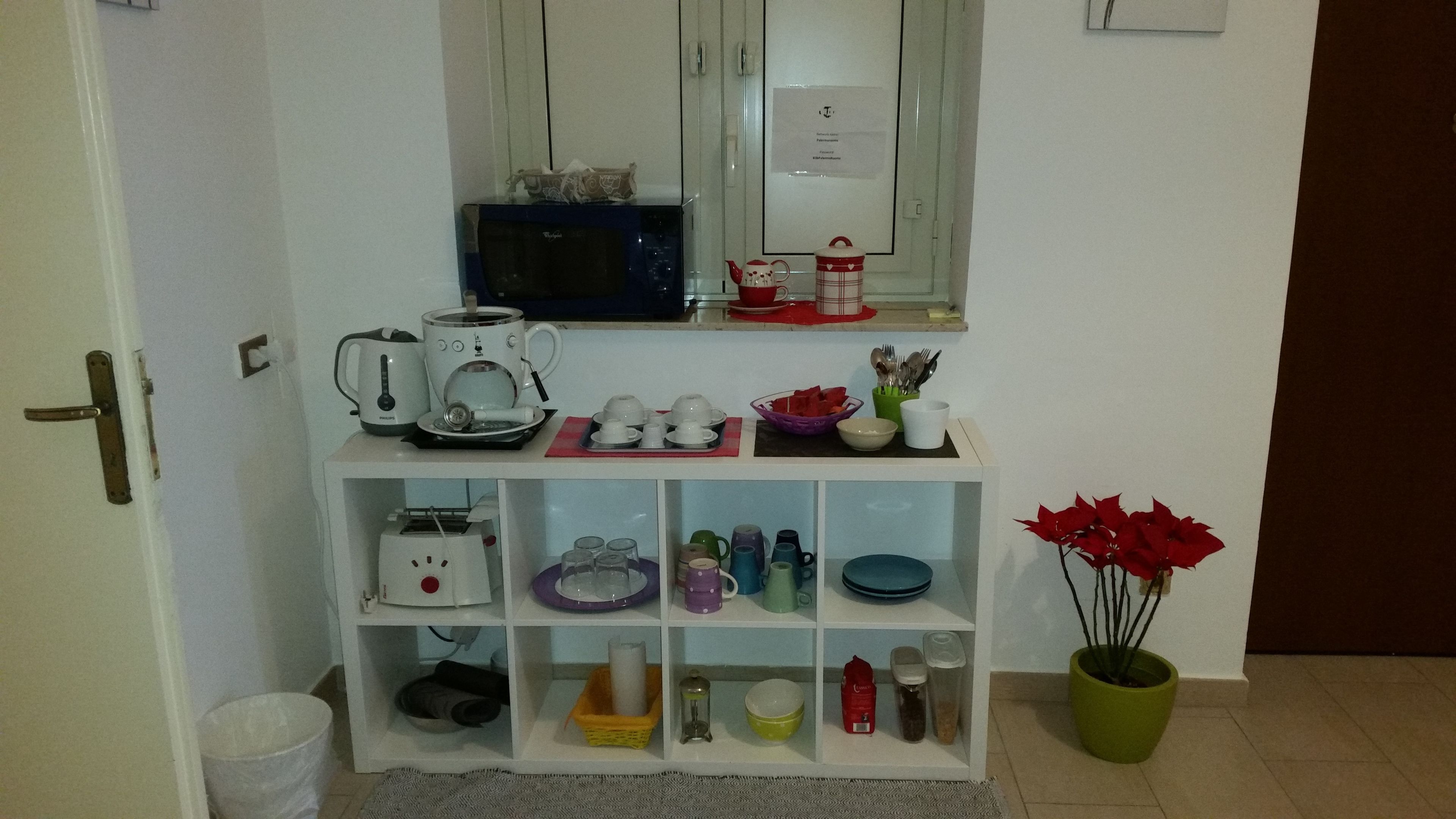 House, 2 Bedrooms, Refrigerator, City View | Living room | Flat-screen TV