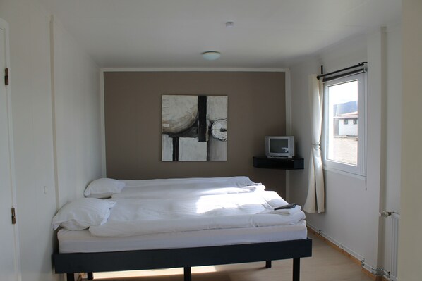 Yksilöllisesti sisustettu, yksilöllisesti kalustettu, työpöytä