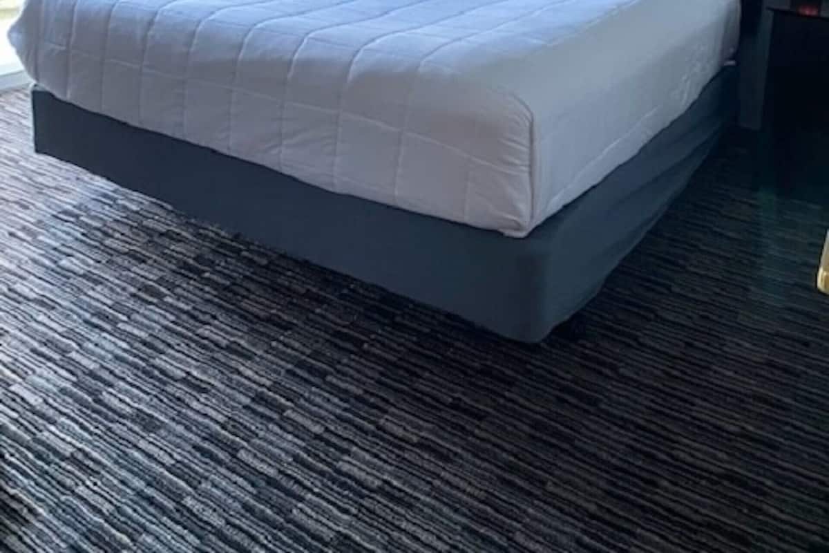 Desk, laptop workspace, iron/ironing board, free WiFi