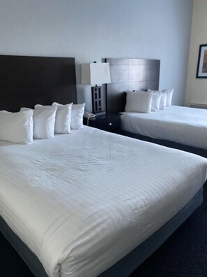 Desk, laptop workspace, iron/ironing board, WiFi (free) - Lakeside Resort and Conference Center (Houghton Lake)