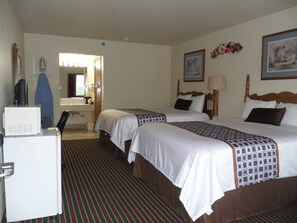 Desk, iron/ironing board, cribs/infant beds, rollaway beds - Der Ruhe Blatz Motel (Shipshewana)