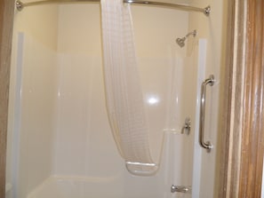 Free toiletries, hair dryer, towels - Der Ruhe Blatz Motel (Shipshewana)