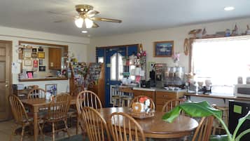 Free daily continental breakfast