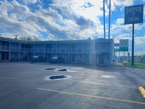 Front of property - Super 7 Inn (Wright City)