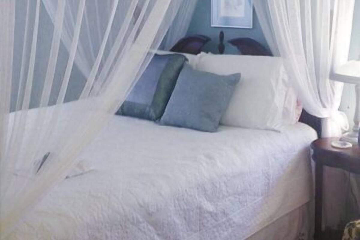 Standard Room, 1 Queen Bed, Shared Bathroom | Free WiFi