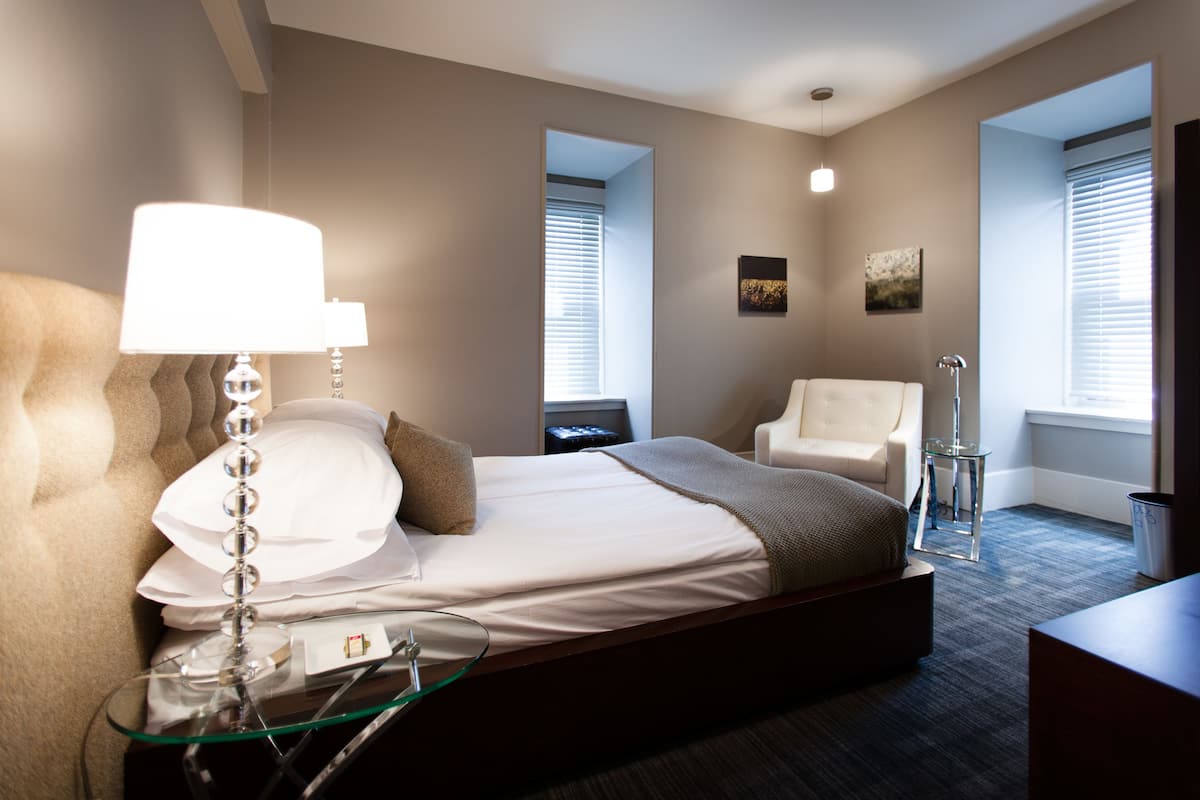 Standard Room, 1 Double Bed, Private Bathroom | Iron/ironing board, free WiFi, bed sheets