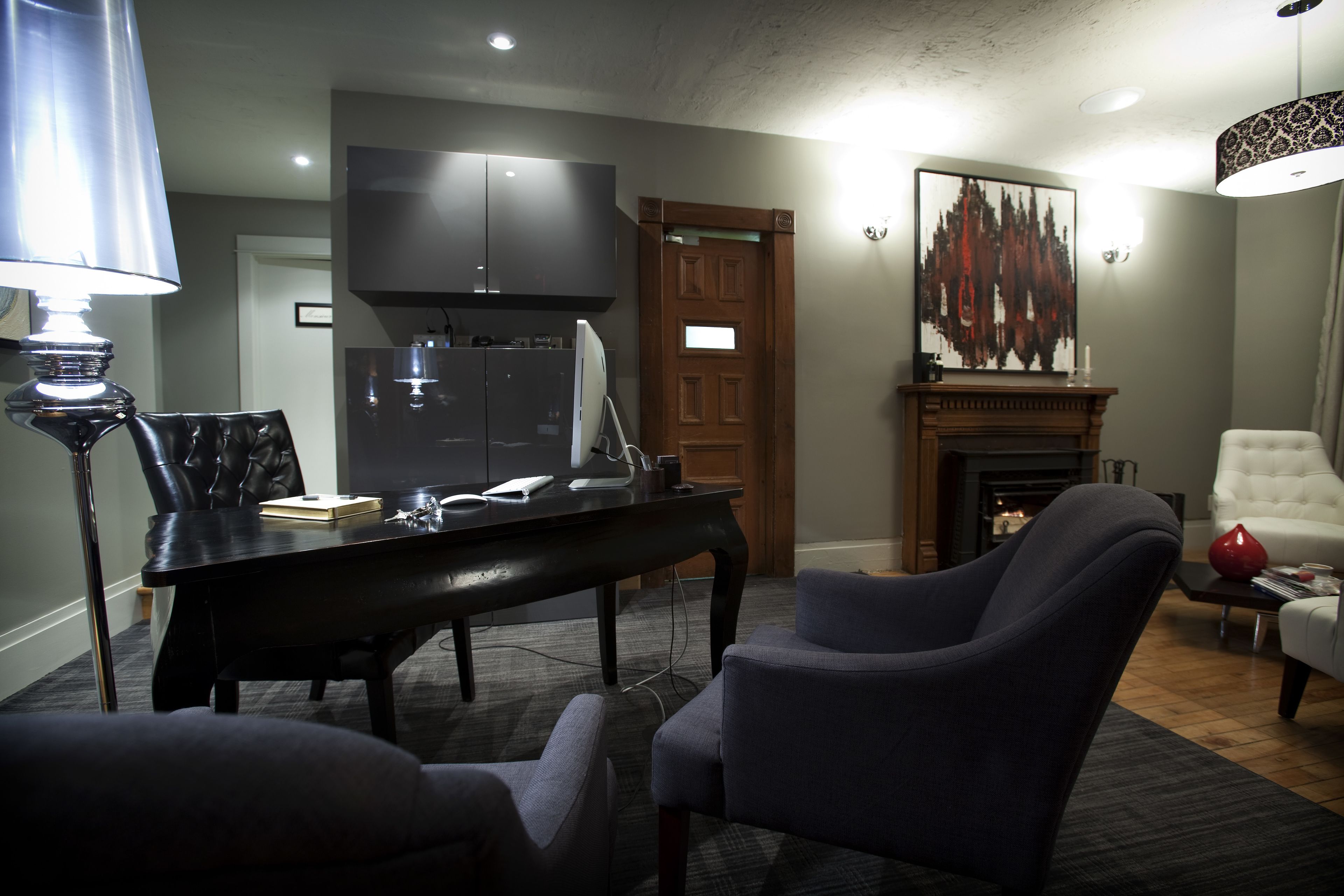 flat-screen tv, ipod dock