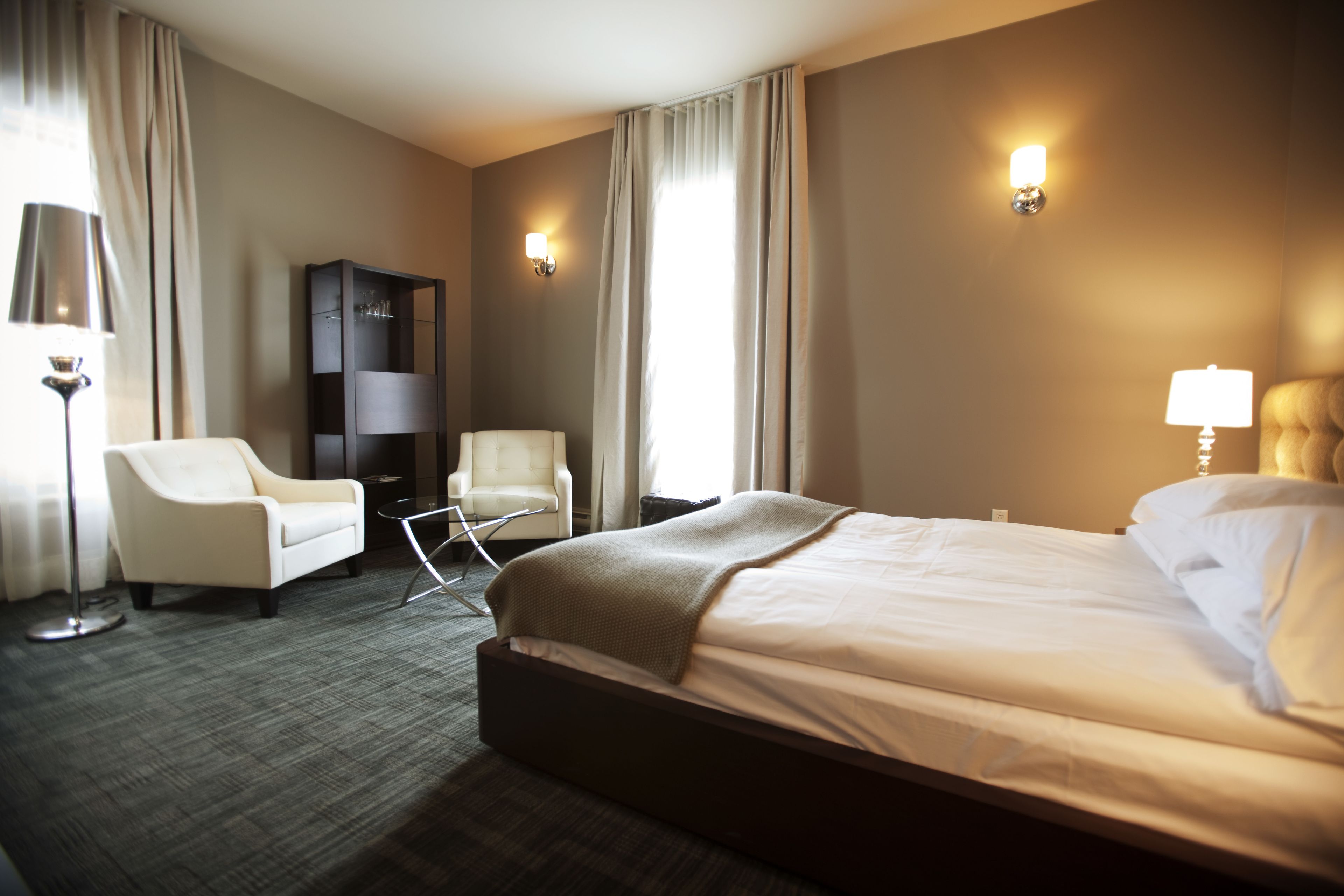 superior room, 1 queen bed, private bathroom | iron/ironing board, free wifi, bed sheets