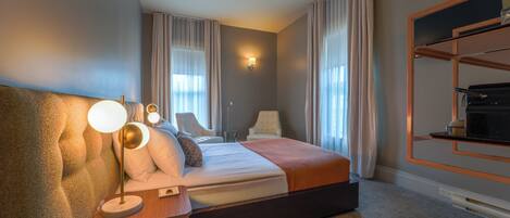 Ropa de cama de alta calidad y tabla de planchar con plancha