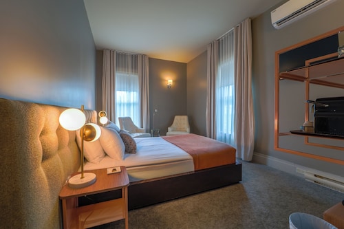  Le Pleasant Hôtel 