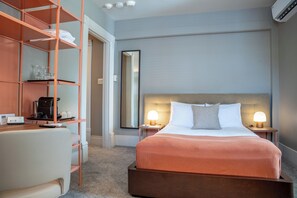 Standard Room, 1 Double Bed, Private Bathroom | Premium bedding, iron/ironing board (on request), WiFi (free) -  Le Pleasant Hôtel  (Sutton)