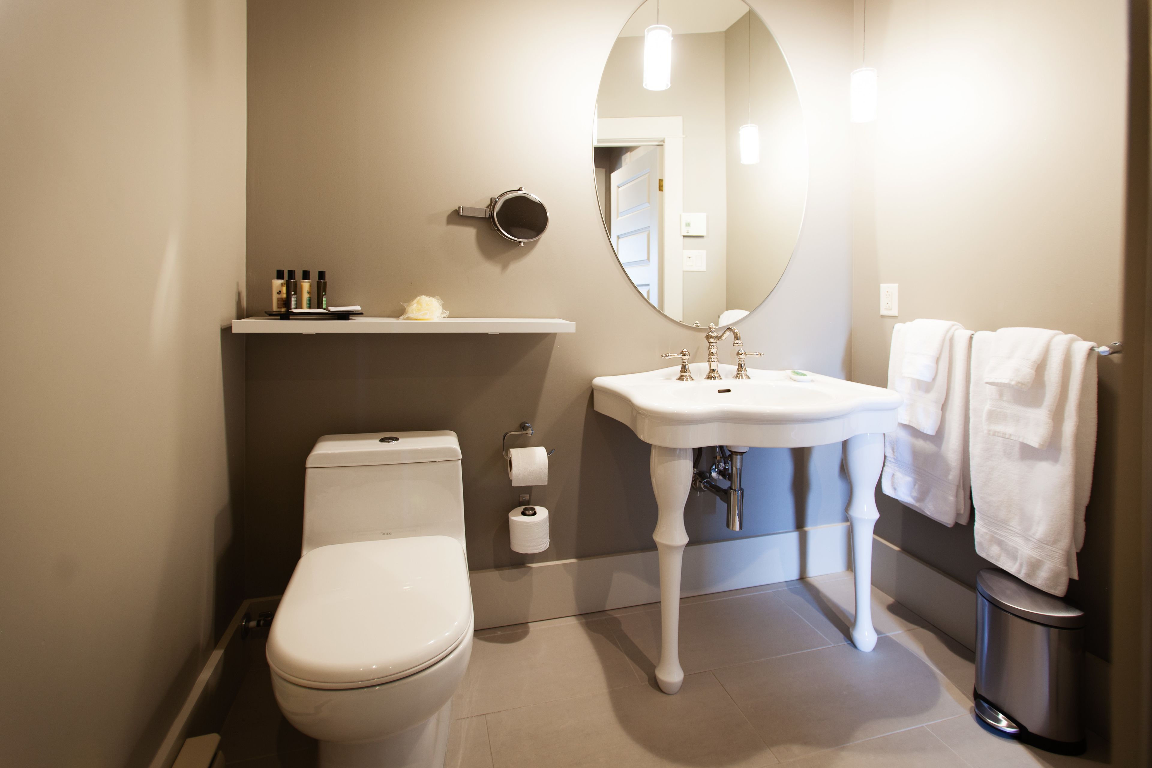 standard room, 1 double bed, private bathroom | bathroom | designer toiletries, hair dryer, bathrobes, towels