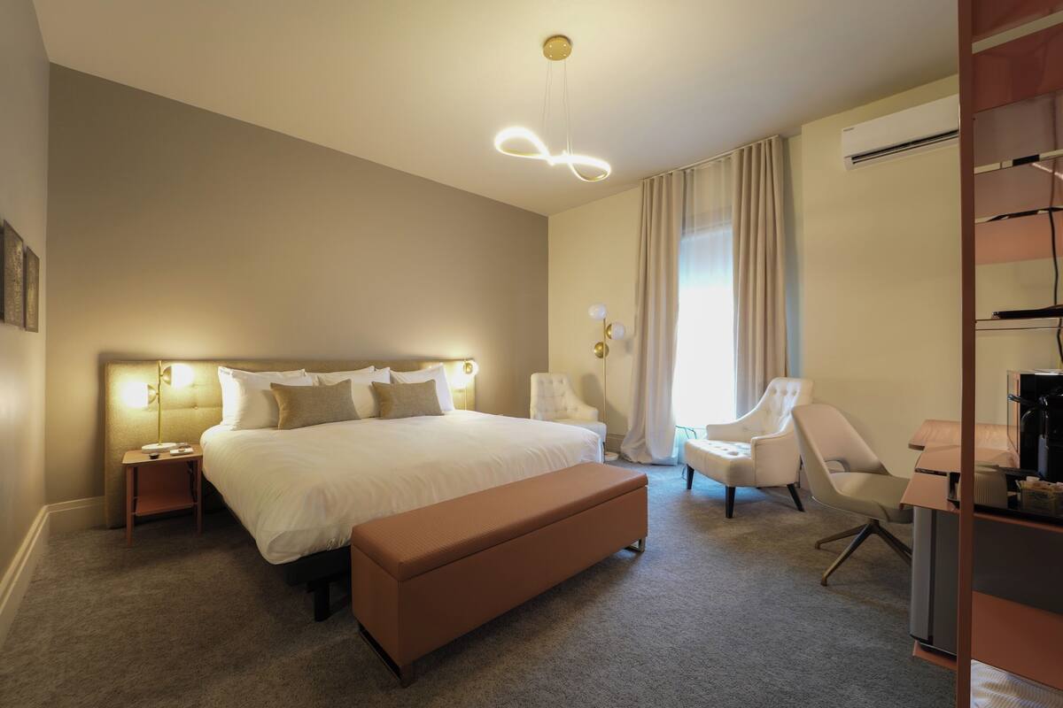 Junior Suite, 1 King Bed, Private Bathroom | Premium bedding, iron/ironing board (on request), WiFi (free)