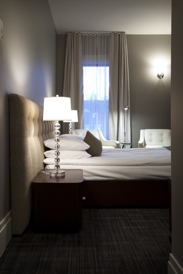 Superior Room, 1 Queen Bed, Private Bathroom | Iron/ironing board, free WiFi, bed sheets