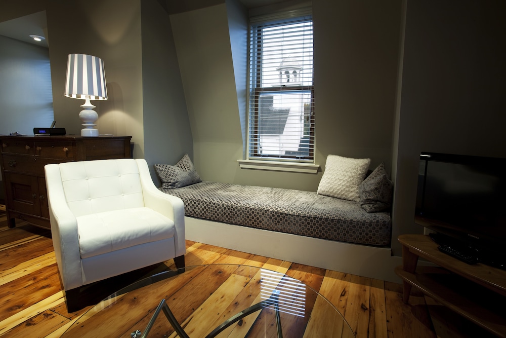 Le Pleasant Hôtel, Sutton by null