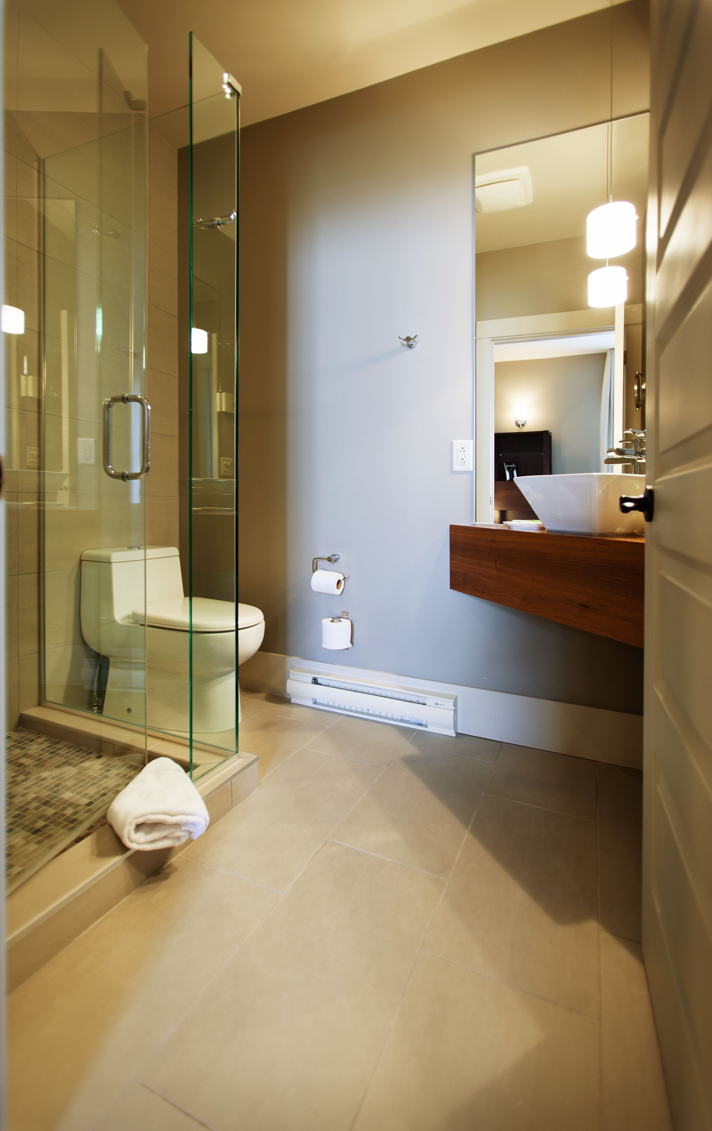 standard room, 1 queen bed, private bathroom | bathroom | designer toiletries, hair dryer, bathrobes, towels