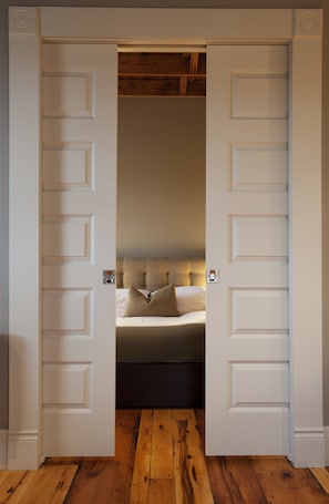 Deluxe Suite, Private Bathroom