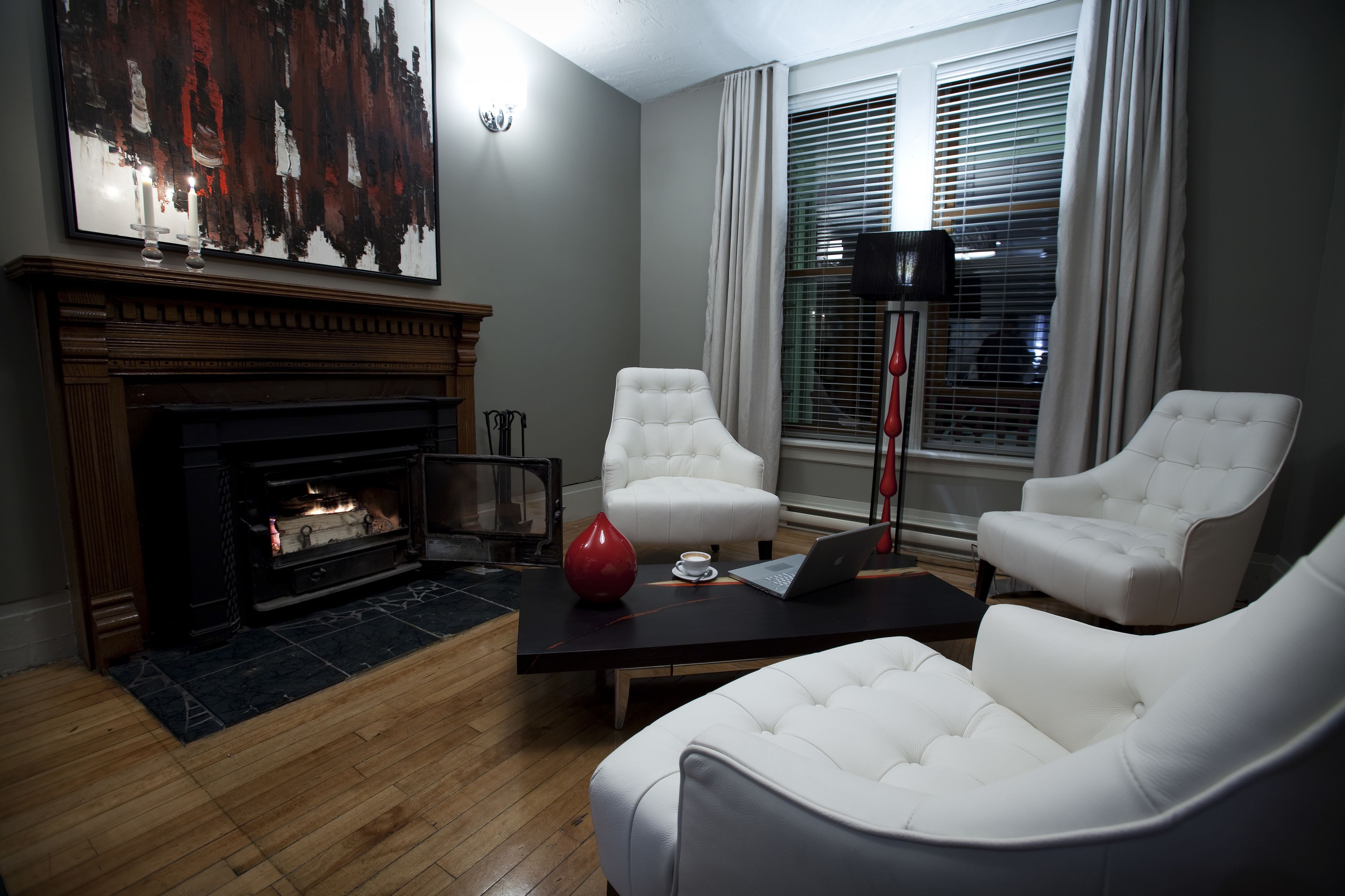 flat-screen tv, ipod dock