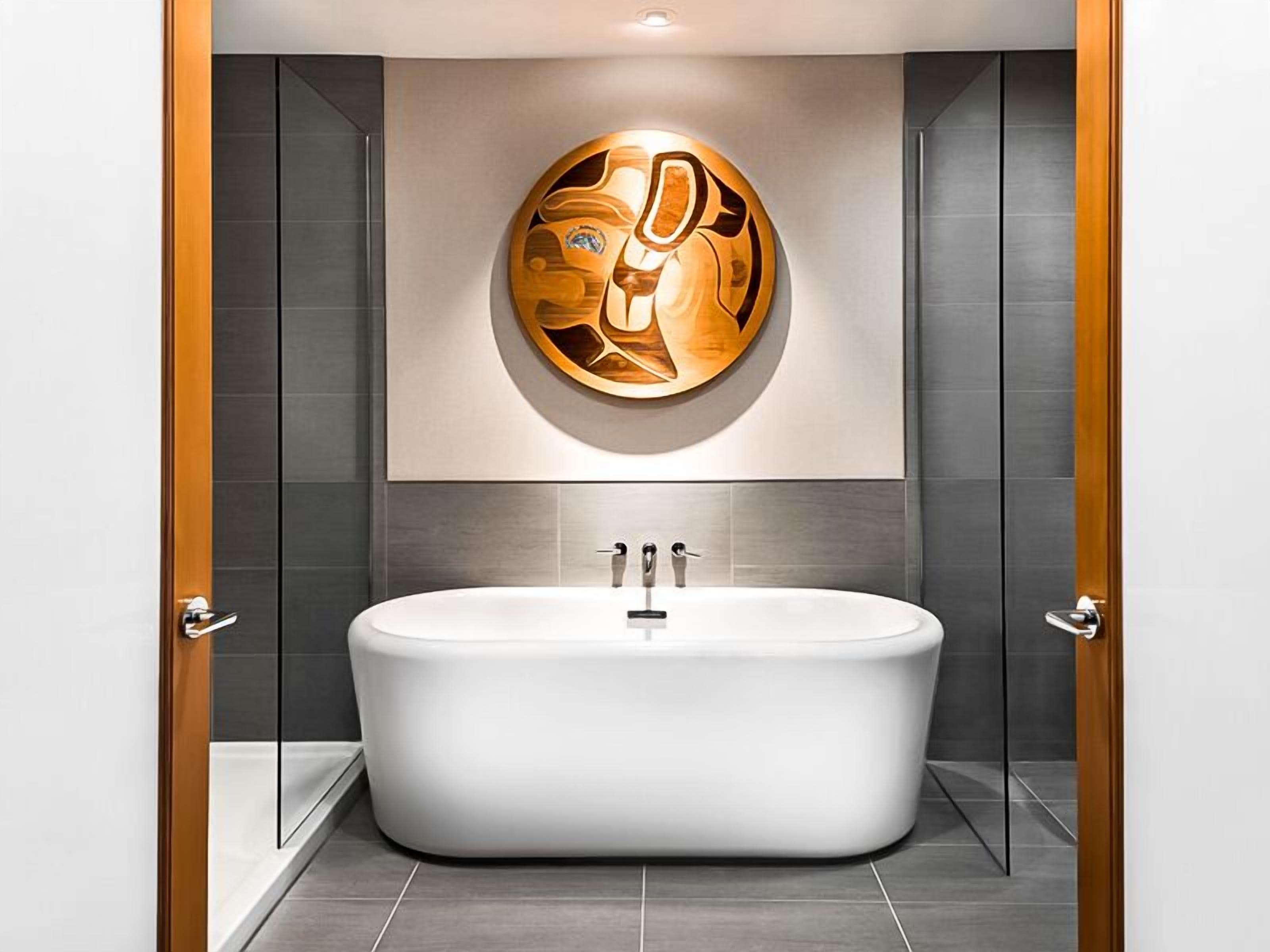 room (room, 1 king bed, mountain side) | bathroom | shower, free toiletries, hair dryer, towels