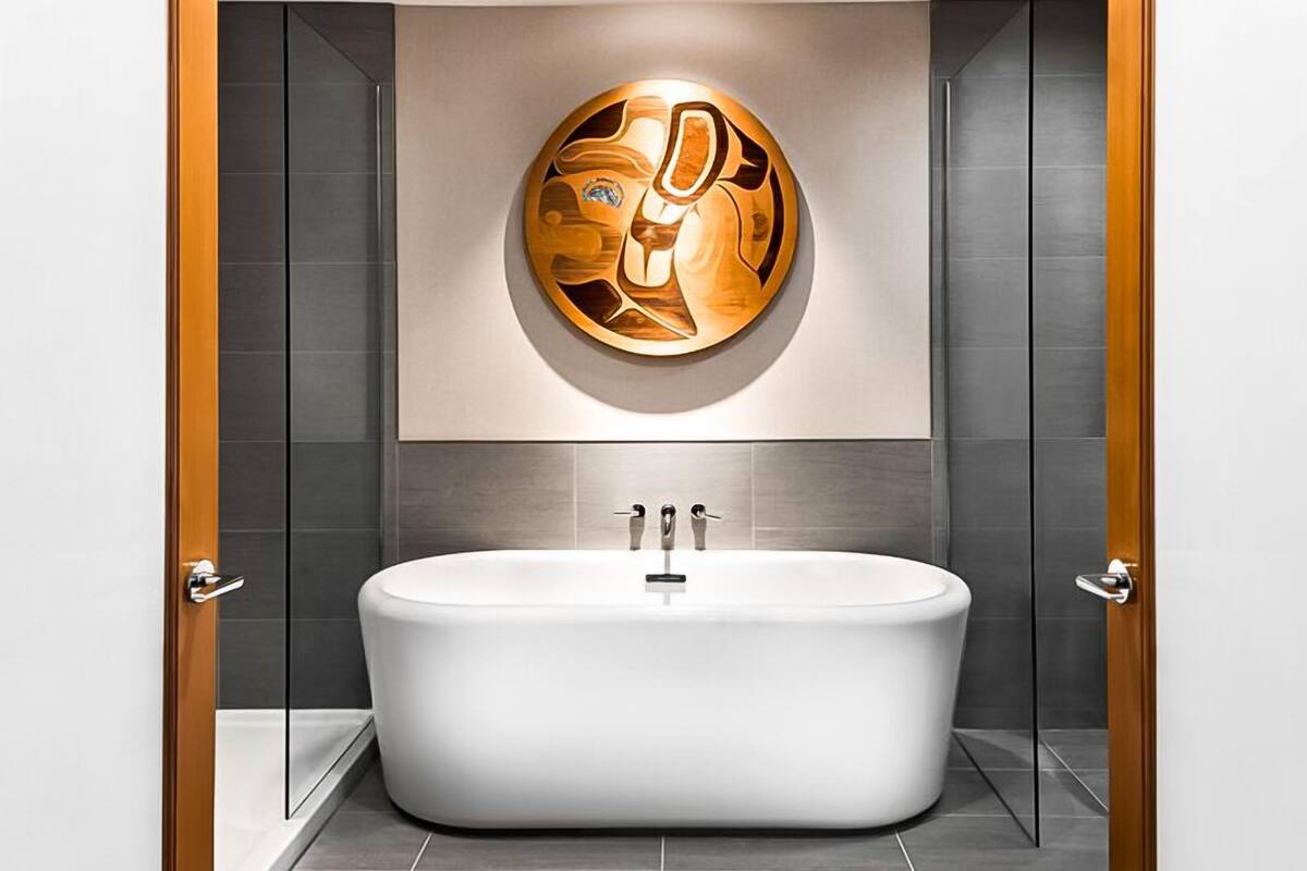 room (room, 1 king bed, mountain side) | bathroom | shower, free toiletries, hair dryer, towels