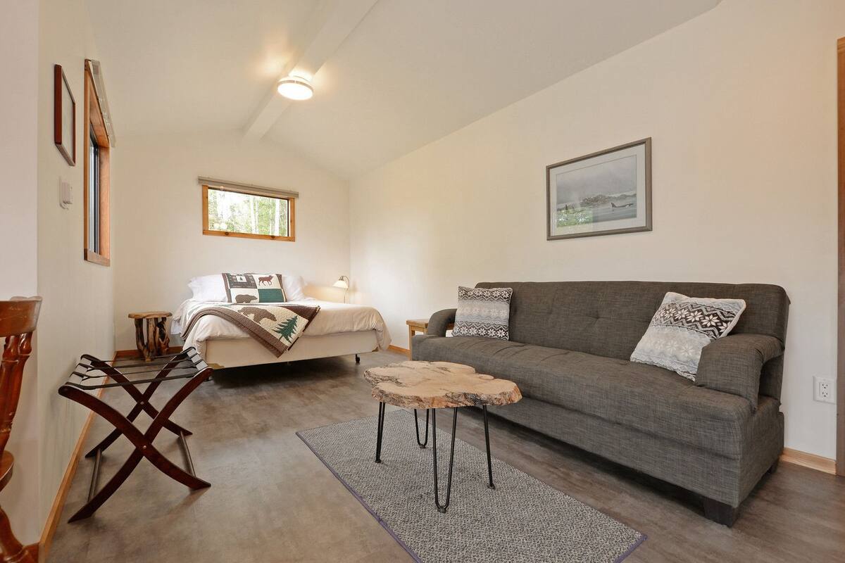 Cottage, 1 Queen Bed with Sofa bed | 1 bedroom, rollaway beds, WiFi (free)