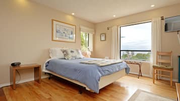 Suite, 1 Queen Bed with Sofa bed, Kitchenette, Ocean View