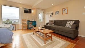 Suite, 1 Queen Bed with Sofa bed, Kitchenette, Ocean View