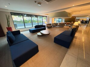 Lobby sitting area - Blue Tree Premium Alphaville (Barueri)