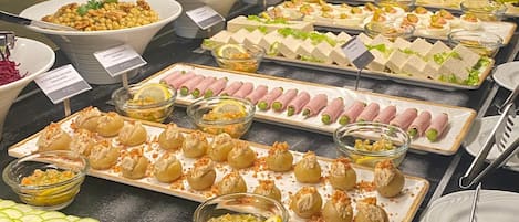 Frühstück, Mittagessen und Abendessen