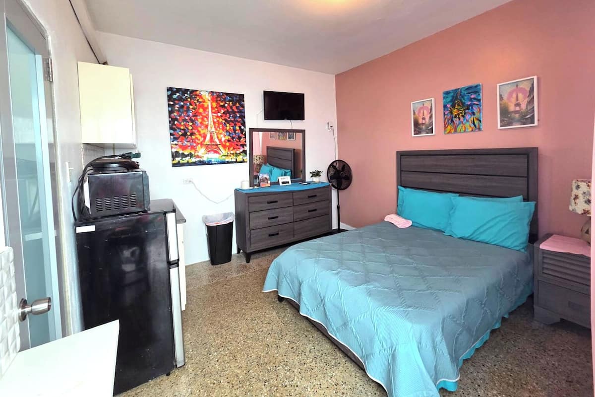 Romantic Studio | 1 bedroom, blackout drapes, free WiFi, bed sheets
