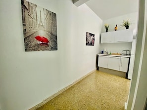 Estúdio conforto | Cozinha privada | Geladeira, micro-ondas, cooktop, cafeteira/chaleira