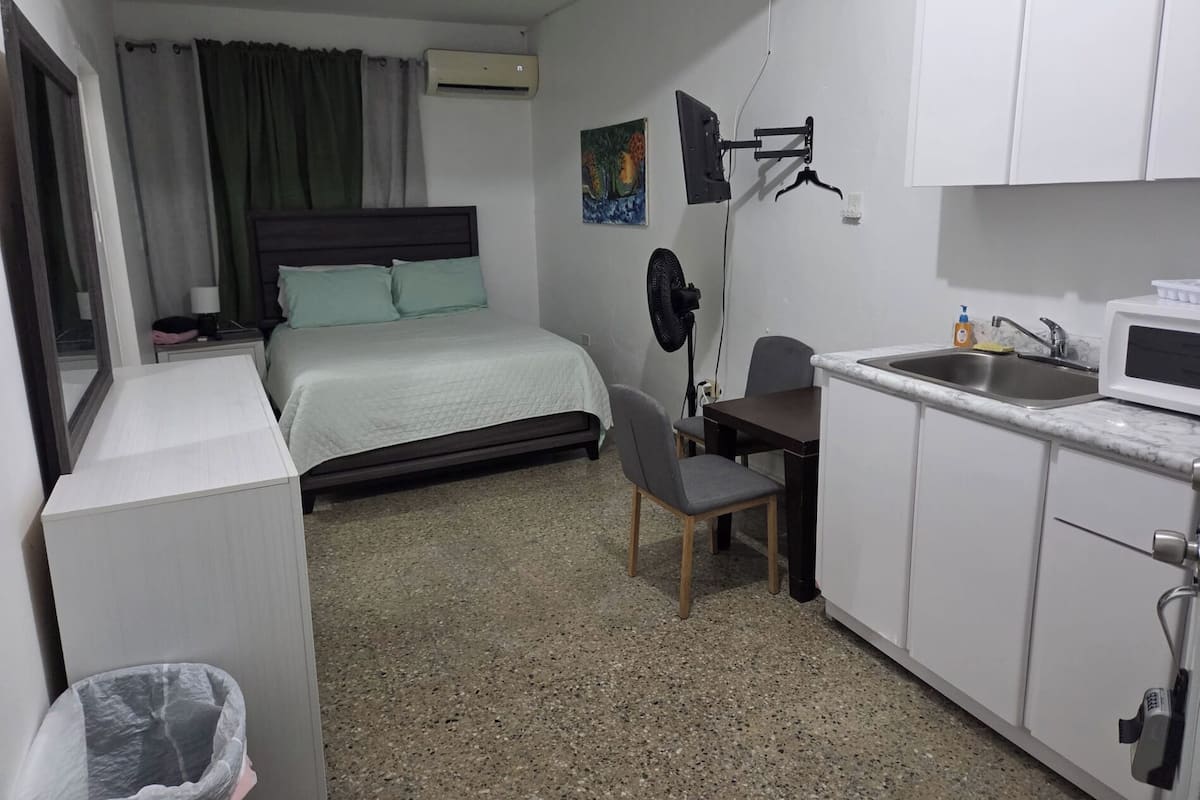 1 bedroom, blackout curtains, free WiFi, bed sheets