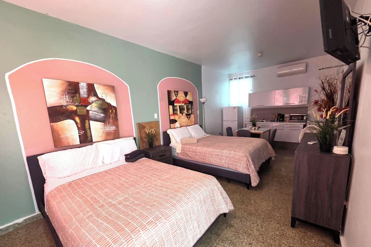 Family Studio Suite | 1 bedroom, blackout drapes, free WiFi, bed sheets