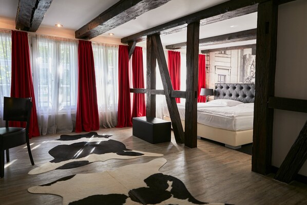 Ropa de cama de alta calidad, escritorio y insonorización 